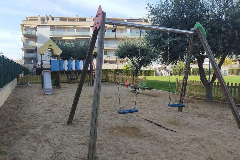 Apartamento Para 5 Personas Frente Al Mar Con Piscina Y Parking Cubelles Kültér fotó