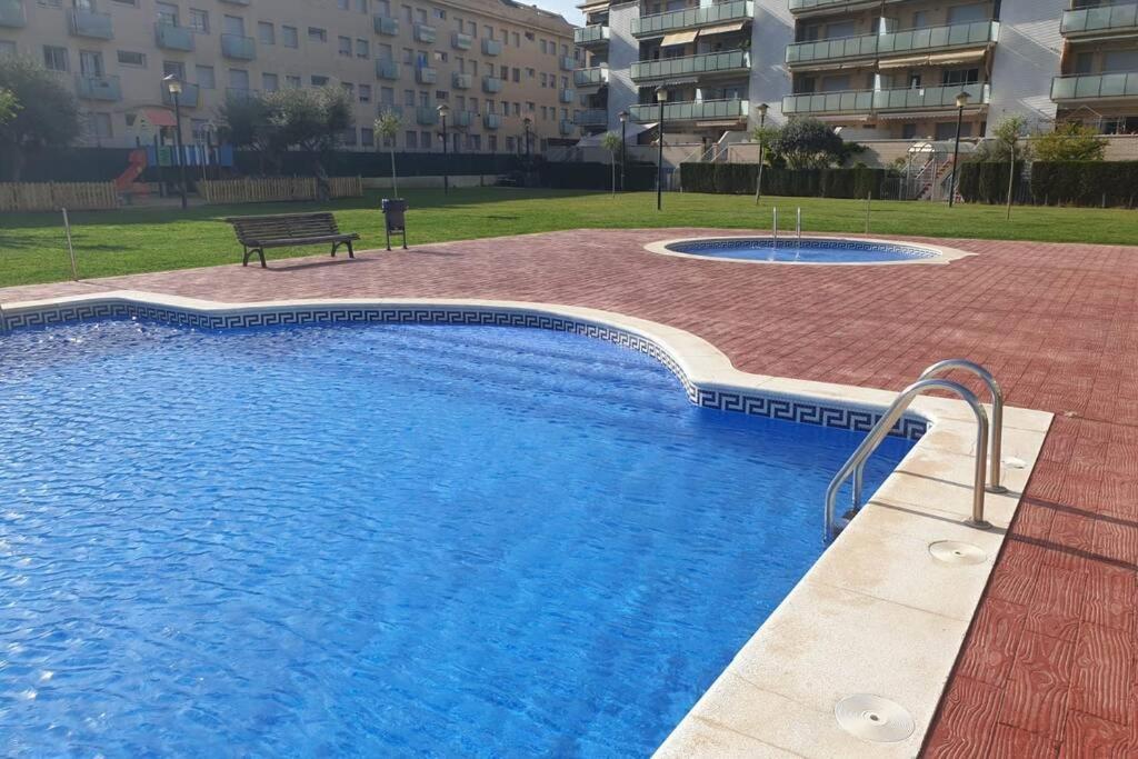 Apartamento Para 5 Personas Frente Al Mar Con Piscina Y Parking Cubelles Kültér fotó