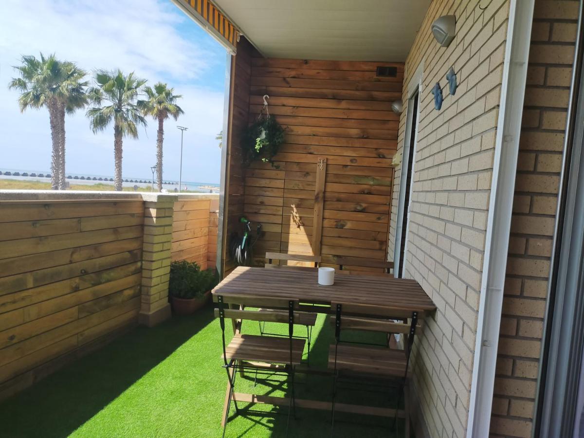 Apartamento Para 5 Personas Frente Al Mar Con Piscina Y Parking Cubelles Kültér fotó